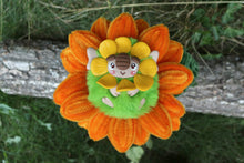 Cargar imagen en el visor de la galería, Chibitroll girasol con girasol