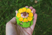 Cargar imagen en el visor de la galería, Chibitroll girasol con girasol