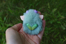 Cargar imagen en el visor de la galería, Chibitroll tulipán con tulipán violeta