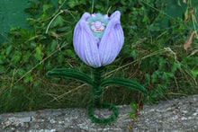Cargar imagen en el visor de la galería, Chibitroll tulipán con tulipán violeta