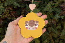 Cargar imagen en el visor de la galería, Troll floral pintado a mano en madera para colgar