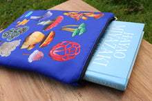 Cargar imagen en el visor de la galería, Funda de libro de setas