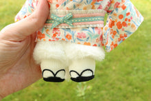 Cargar imagen en el visor de la galería, Gato blanco con kimono