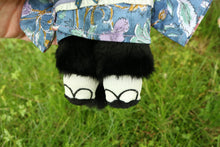 Cargar imagen en el visor de la galería, Gato negro con kimono