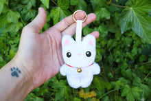 Load image into Gallery viewer, Llavero de gato blanco