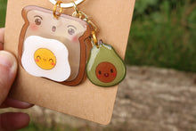Cargar imagen en el visor de la galería, Llavero tostada con huevo spinner