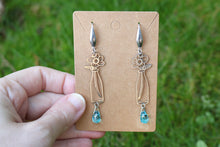 Load image into Gallery viewer, Pendientes Jarrón con flores