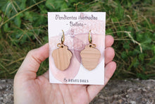 Cargar imagen en el visor de la galería, Pendientes bellota de madera