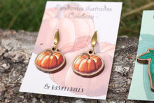 Cargar imagen en el visor de la galería, Pendientes calabaza de madera