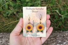 Cargar imagen en el visor de la galería, Pendientes girasol de madera