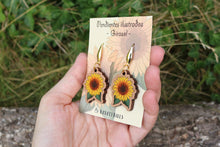 Cargar imagen en el visor de la galería, Pendientes girasol de madera