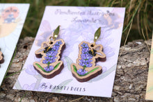 Cargar imagen en el visor de la galería, Pendientes lavanda de madera
