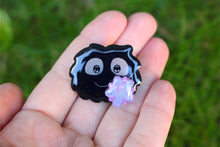 Load image into Gallery viewer, Pin acrílico de susuwatari spinner