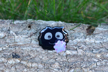 Load image into Gallery viewer, Pin acrílico de susuwatari spinner