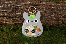 Cargar imagen en el visor de la galería, Llavero shaker de Totoro