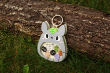 Cargar imagen en el visor de la galería, Llavero shaker de Totoro
