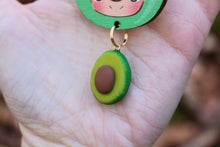 Cargar imagen en el visor de la galería, Llavero de madera "Troll disfrazado de aguacate"