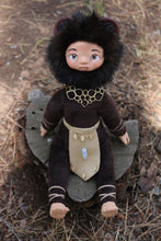 Cargar imagen en el visor de la galería, Artdoll de Mësika, guerrera del equilibrio natural (OOAK)