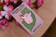 Cargar imagen en el visor de la galería, Pin de Cere, el troll sakura