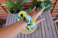 Cargar imagen en el visor de la galería, Scrunchie / coletero de troll girasol