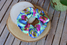Cargar imagen en el visor de la galería, Scrunchie / coletero de troll pensamiento