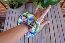 Cargar imagen en el visor de la galería, Scrunchie / coletero de troll girasol