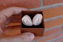 Cargar imagen en el visor de la galería, Orejas de resina para muñecas Blythe. Tamaño grande.