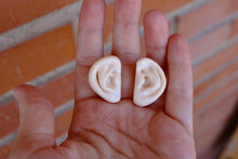 Cargar imagen en el visor de la galería, Orejas de resina para muñecas Blythe. Tamaño grande.