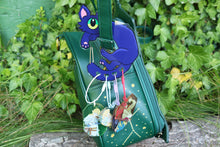 Load image into Gallery viewer, Carabiner Cycat
