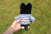 Cargar imagen en el visor de la galería, Gato negro con kimono
