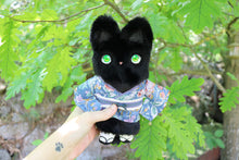 Cargar imagen en el visor de la galería, Gato negro con kimono
