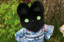 Cargar imagen en el visor de la galería, Gato negro con kimono
