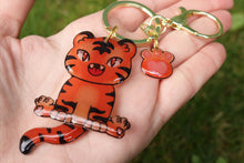Cargar imagen en el visor de la galería, Llavero tigre péndulo
