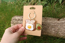 Cargar imagen en el visor de la galería, Llavero tostada con huevo spinner
