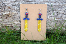 Load image into Gallery viewer, Pendientes Espada de Finn ¨Hora de aventuras¨
