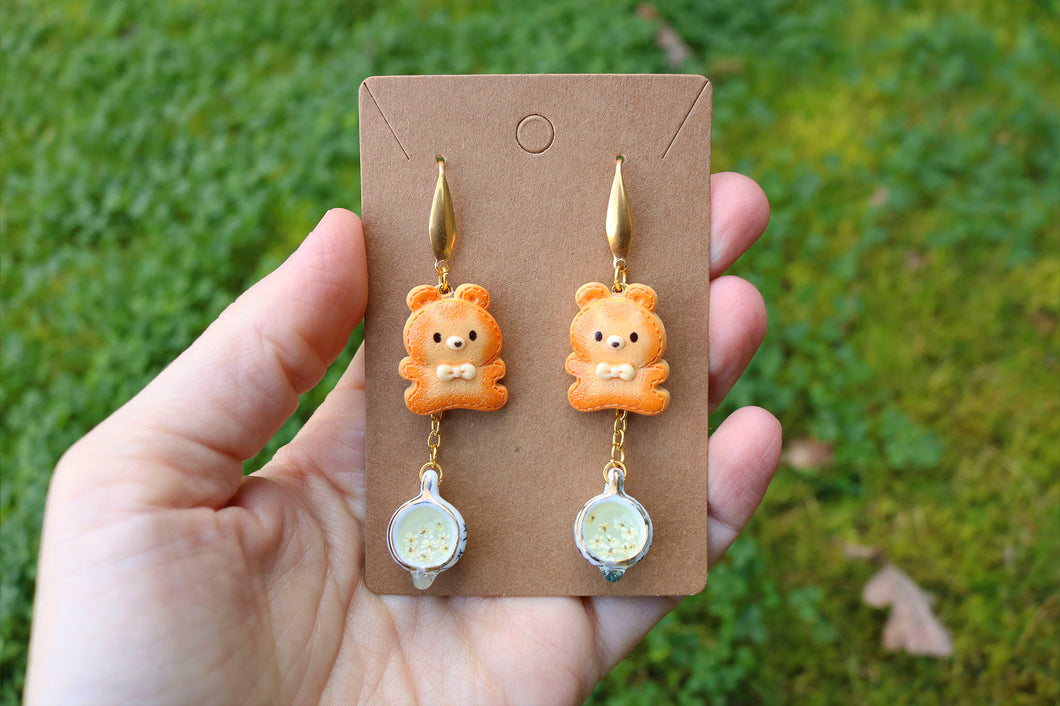 Cookie bear earrings with tea