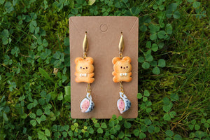 Cookie bear earrings with tea