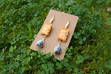 Load image into Gallery viewer, Cookie bear earrings with tea
