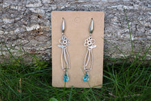 Load image into Gallery viewer, Pendientes Jarrón con flores
