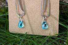 Load image into Gallery viewer, Pendientes Jarrón con flores
