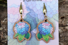 Cargar imagen en el visor de la galería, Pendientes hortensia de madera
