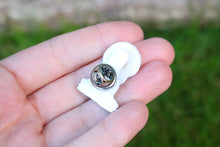 Cargar imagen en el visor de la galería, Pin acrílico de daruma spinner
