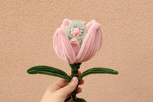 Load image into Gallery viewer, Chibitroll tulipán con tulipán rosa

