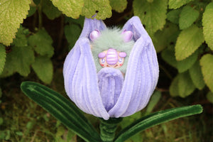 Chibitroll tulipán con tulipán violeta