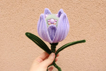 Load image into Gallery viewer, Chibitroll tulipán con tulipán violeta
