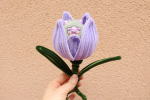 Chibitroll tulipán con tulipán violeta