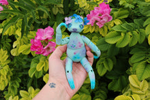 Load image into Gallery viewer, Sloth BJD hydrangea
